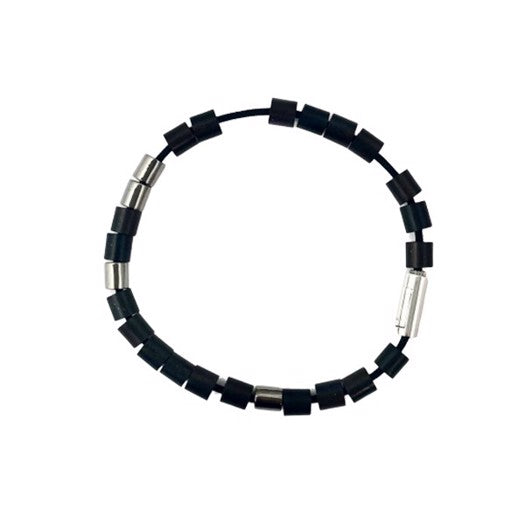 TRESTLES armbånd fra Mads Z i sort nylon med perler og sølvlås
